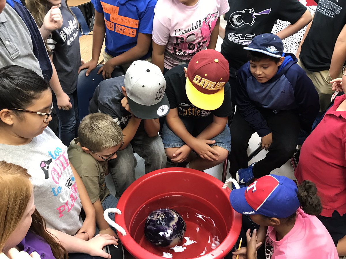 stephsmith5th's tweet image. Floating boat contest! #relativedensity #sinkorfloat #howmanymarbles @OfficialCISD @CISDMartin