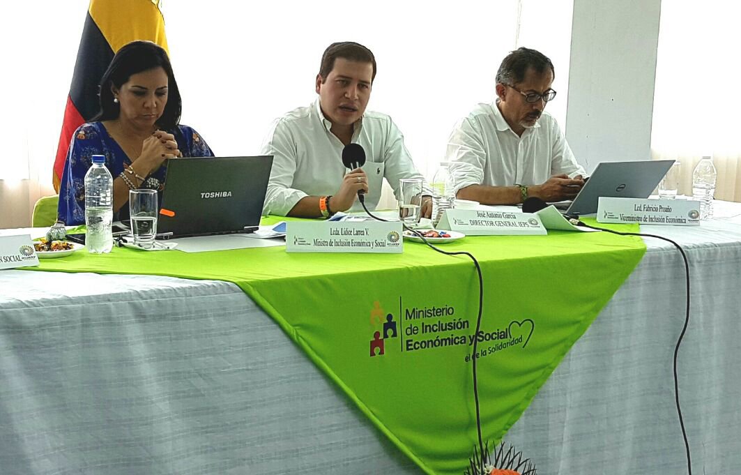 JoseA_GarciaV's tweet photo. (FINALIZA) #ComiteAmpliado @InclusionEc @IEPS_Ec #Esmeraldas evaluamos propuestas y estrategias que  fortalecen el trabajo a nivel nacional https://t.co/VduLxHpdwz