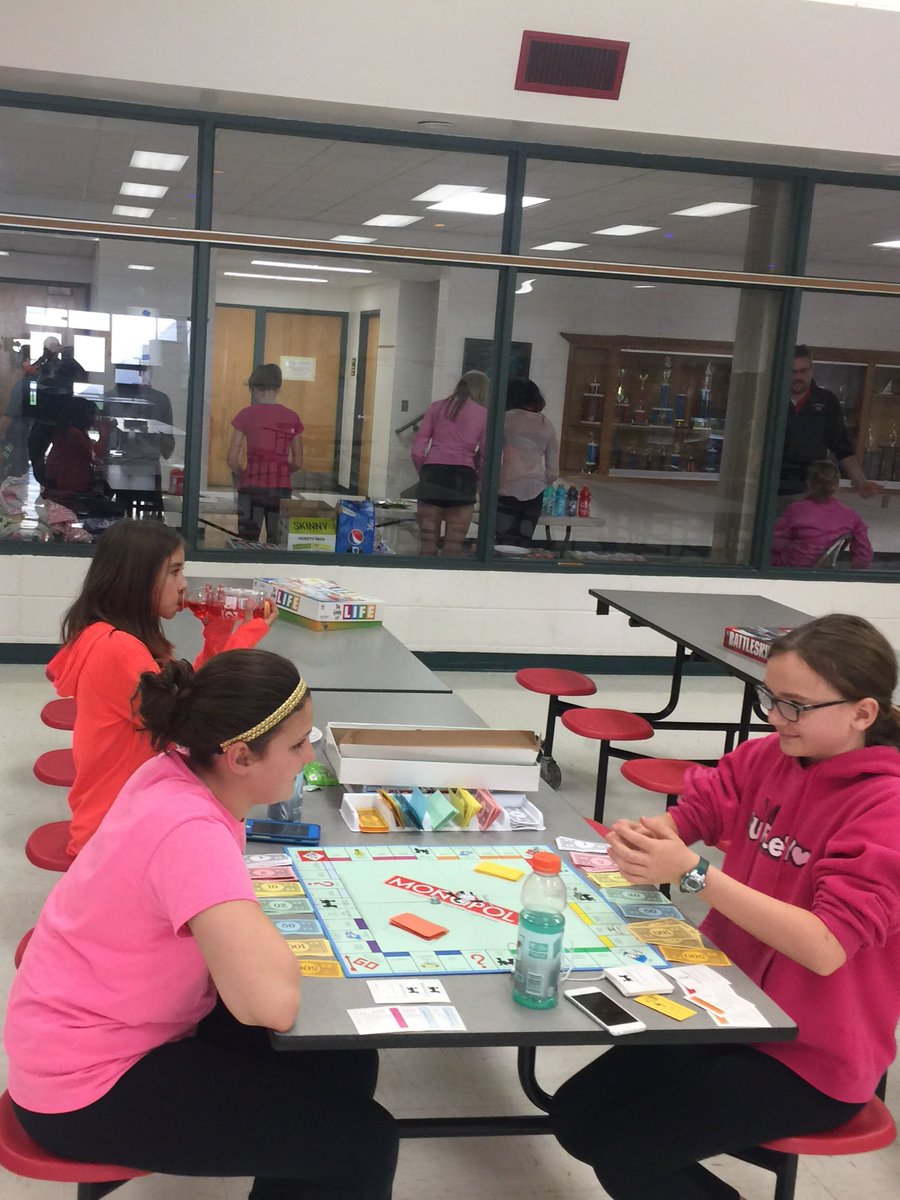 edUcation_frwd's tweet photo. Helping out at the @PPMS_SDE #BandBash @ElmbrookSchools
Sort of like herding cats! Great time for sure on a Friday!! @MichelleTMurray https://t.co/Kba25a5sKn