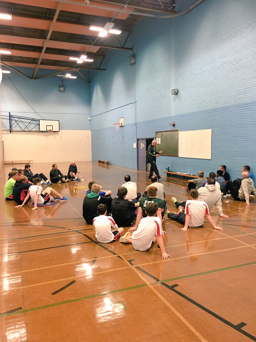 sirvine94's tweet photo. Brilliant 'Spin Bowling Workshop' with @Irelandcricket Head Coach, John Bracewell.. plenty of learnings for the coaches to take away! 👍🏻 https://t.co/AjPNKbnUuz