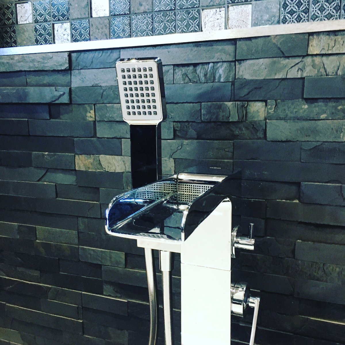 nocalloutfees's tweet photo. Dream bathroom.. #bathroom #dreambathroom #plumbing https://t.co/J27s12iAPk