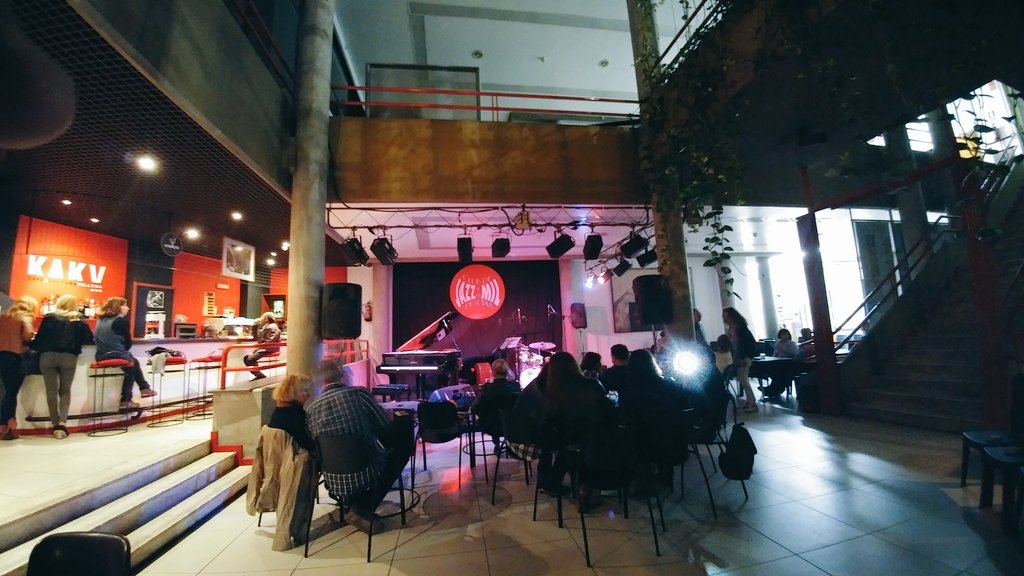 danitortosa's tweet photo. Muy buena pinta el concierto de esta noche en la @CasadelaCvltvra

Unexpected Trio en el @Clubjazzmil https://t.co/NwEgNlteFt
