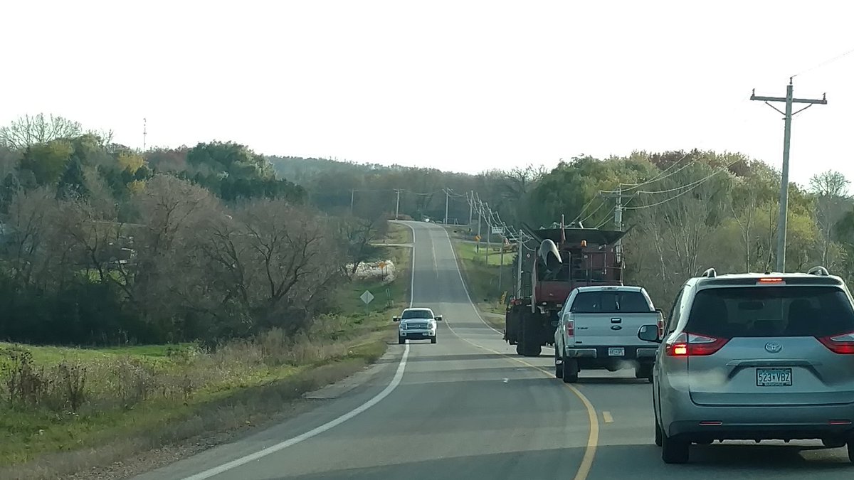 nikoleruth's tweet photo. #farmtraffic  #ruralproblems #20carsbehindme #harvesttime https://t.co/wza54dvcE8