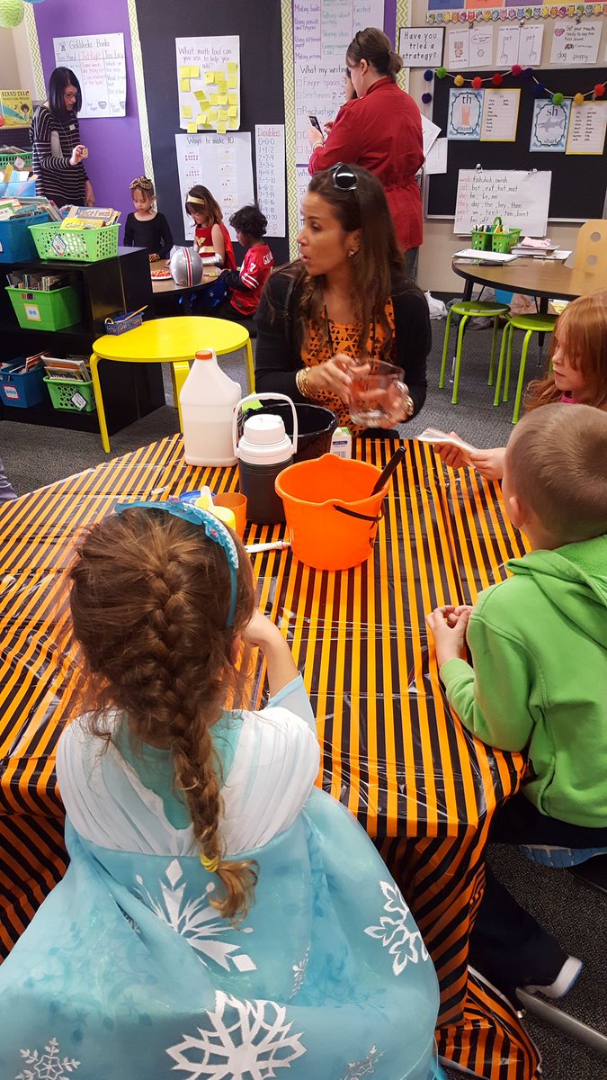 KJones_Readers's tweet photo. Thank you parents for a wonderful Harvest Party!! The kids had a blast!🎃 https://t.co/Ltrcu60SXm