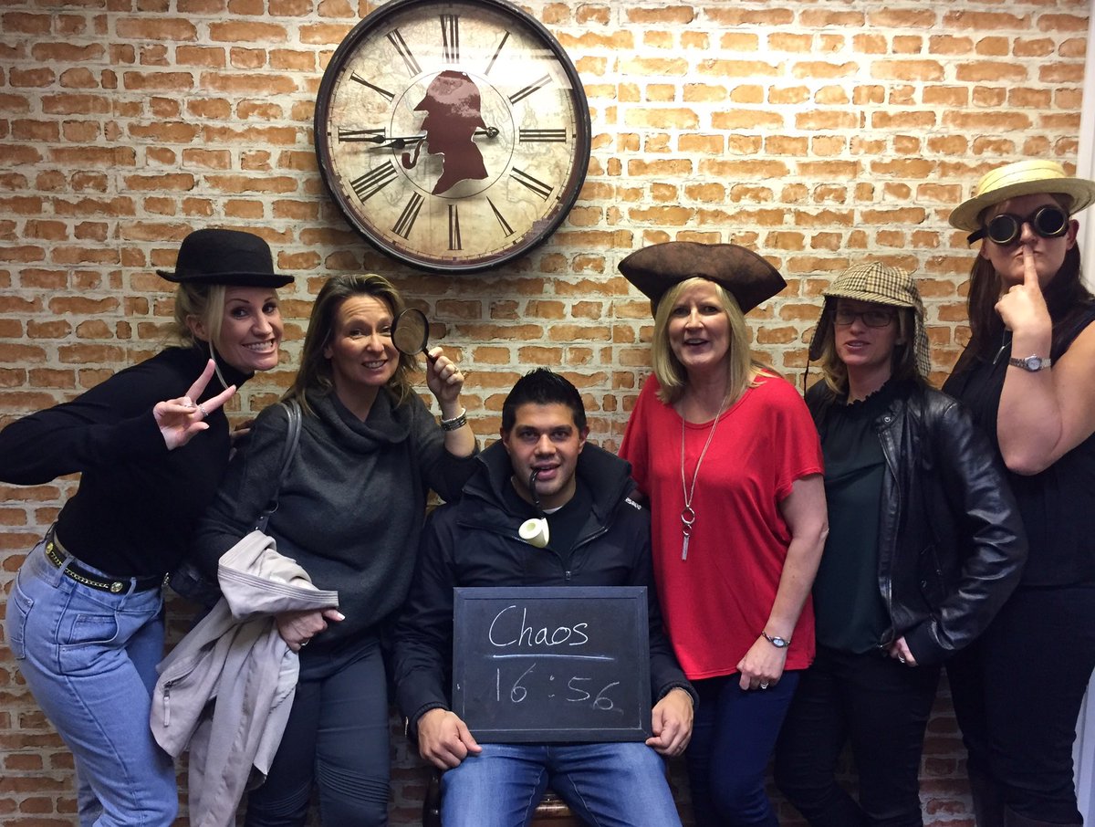 Escape the room or meet your doom! 🕵🏽🔑⌛️👀 #escaperooms #tgif #groupgames