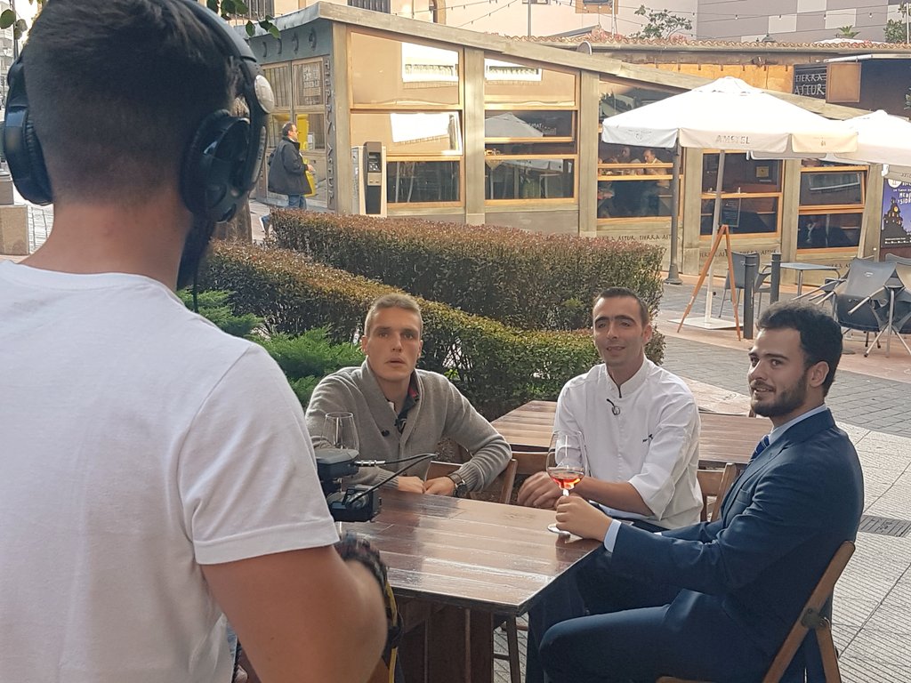 rmendanya's tweet photo. Próx.semana veréis reportaje en #180Grados de @Edgardemiguel,
junto a @Ove_Tus y @Vitheras.

Reto @ComeTAsturiasTV muy 🔝 ;-)
@jorge0viedo https://t.co/sWWRE1tVIu