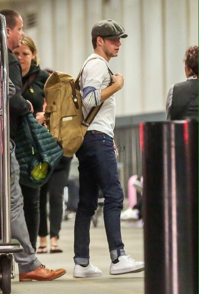 lasgrowns's tweet photo. Niall llegando al aeropuerto de Los Angeles el 26/10 antes de ir a New York https://t.co/Xk0xfW3f4G