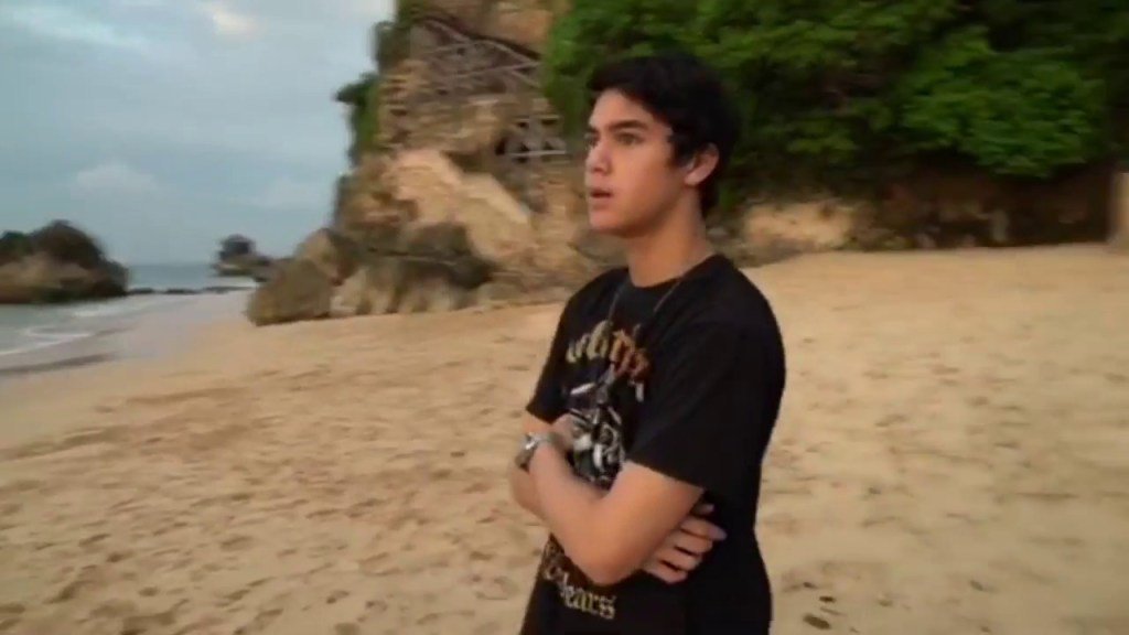 PezeLocker's tweet photo. AL Ghazali & DUL di Bali (2) Oktober 2016 #MEVLOG #Vlog #maiaestianty https://t.co/4BF18X68KB https://t.co/euA6P0KJvW