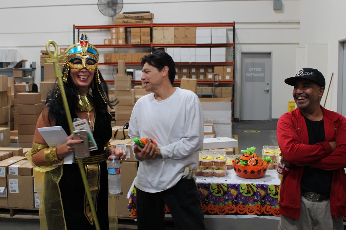 CalExotics's tweet photo. #HappyHalloween #SillyGhosts https://t.co/Wc0O7D5jxu