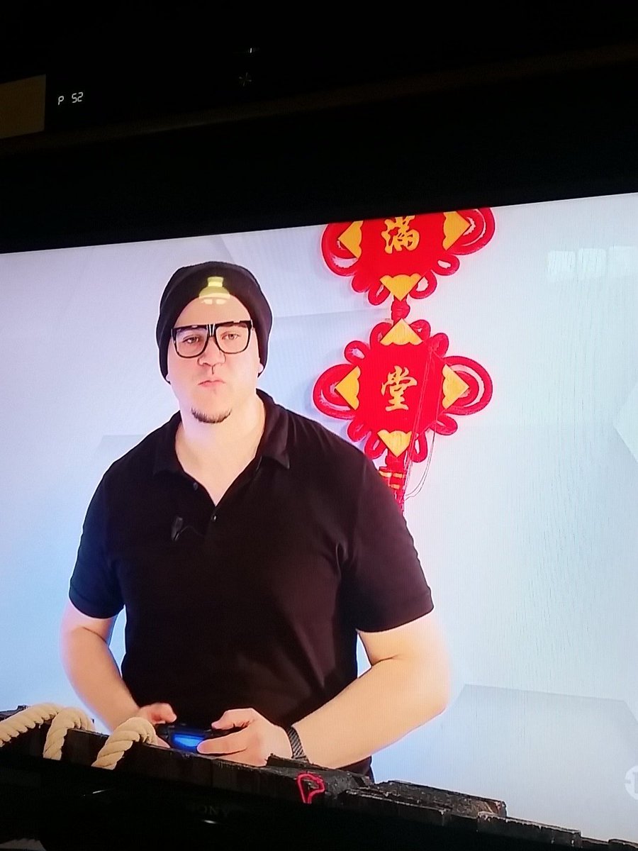 Neswill971's tweet photo. Ahahah ca fait bisarre de voir @MrQuaRate tout sucre tout miel dans une emission de TV XD. #Pixeldojo #ab1 https://t.co/qgD2Sofvag