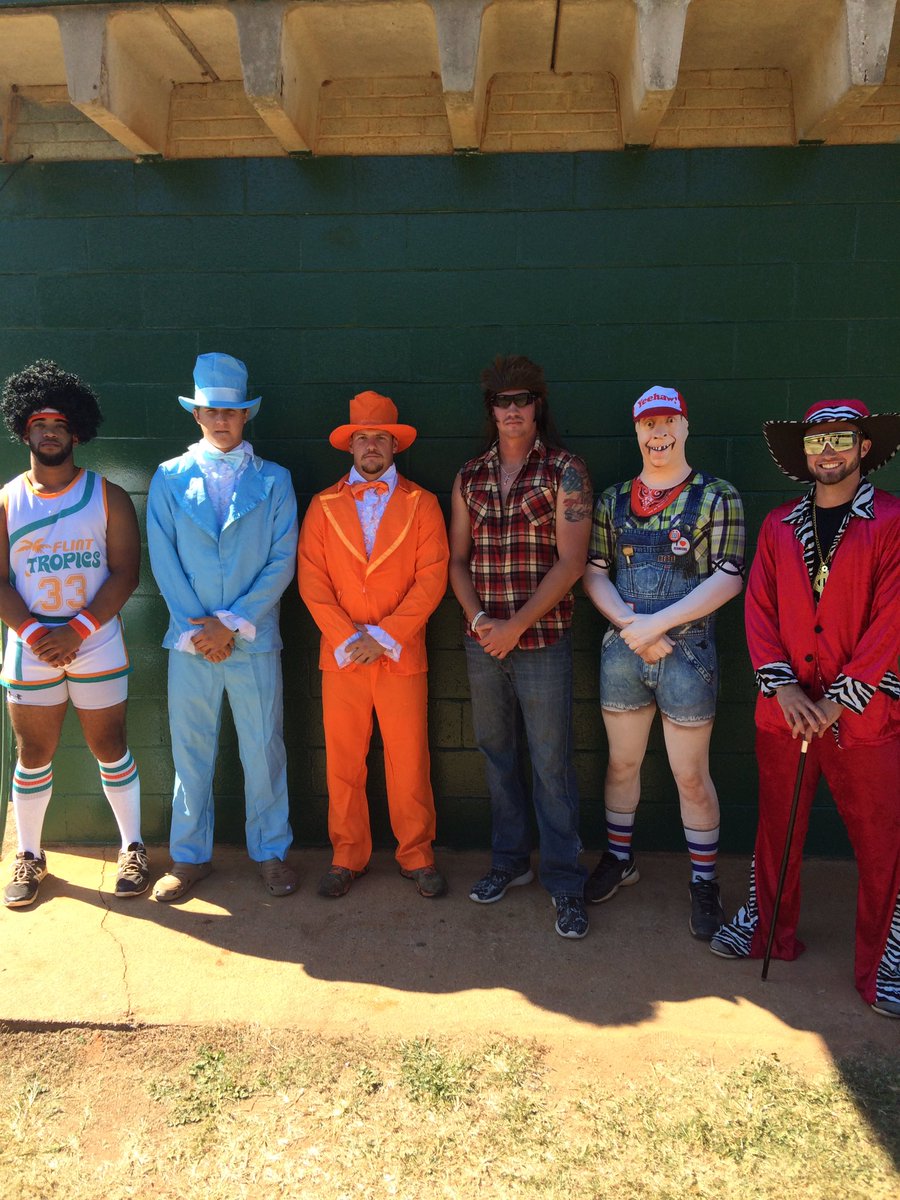 AUTrojansbsbl's tweet photo. 100 inning Halloween game in the books. Best dressed to follow. https://t.co/7dQDZgjjlD