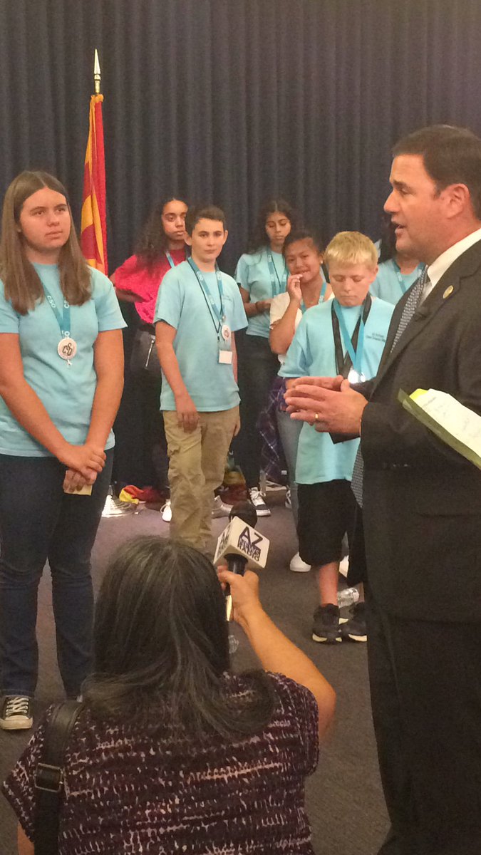 RMHS_STEM's tweet image. Presenting their pitch to the Governor!!