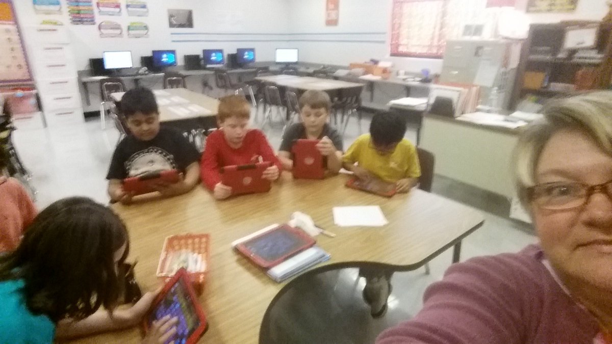 MrsLumpkin1's tweet photo. What do you do after working hard during a math segment? Why have a musical garage band collaboration on iPad, of course
#BGESTEM.  #bges https://t.co/UBt4TmQRwk