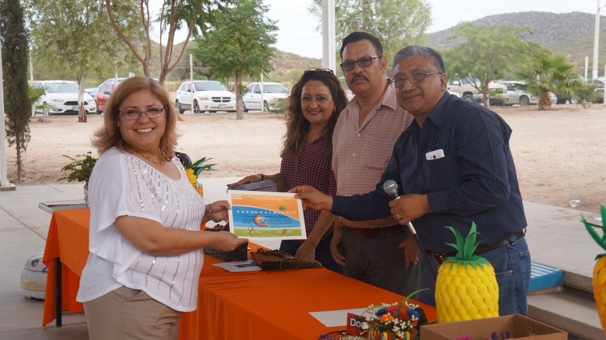 ProfesorJulio's tweet photo. Ceremonia de clausura y premiación de la XXIII #SNCYT @cobach_sonora plantel FFS. @noecuriel https://t.co/kmeeE2RovB