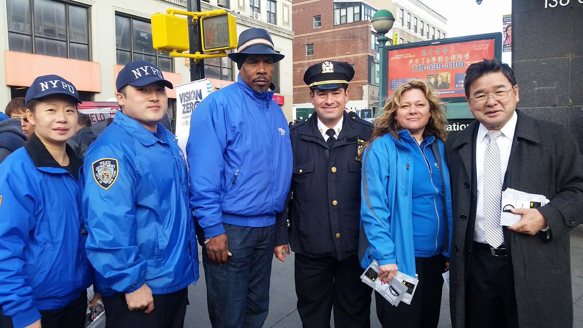 Today I spent the afternoon with @NYC_DOT @NYPD109Pct promoting #VisionZero on Main Street. #YourChoicesMatter #DontCutCorners