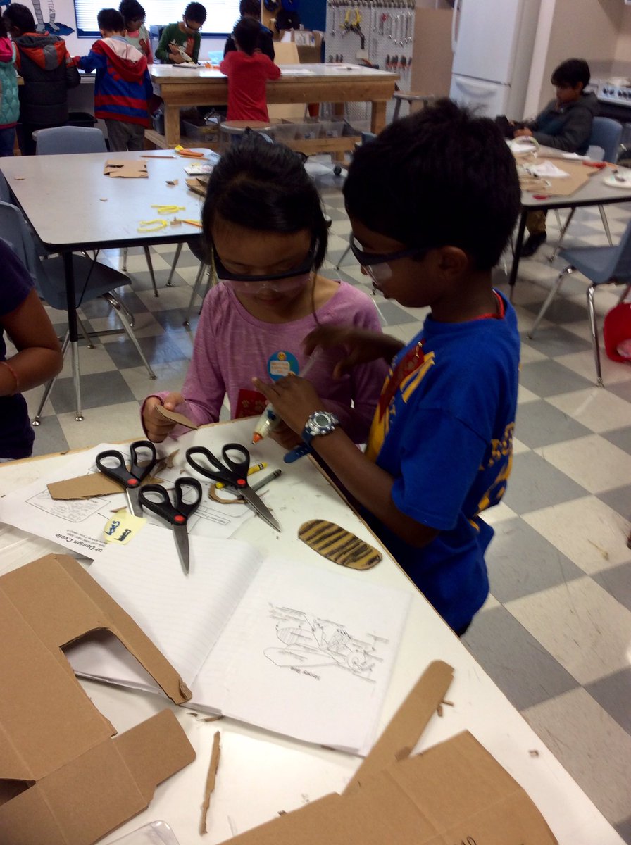 Ms_Connolley's tweet photo. Designing and building 3D bees to show how their bodies help them pollinate. #dvlions https://t.co/2WFuQJz7mo