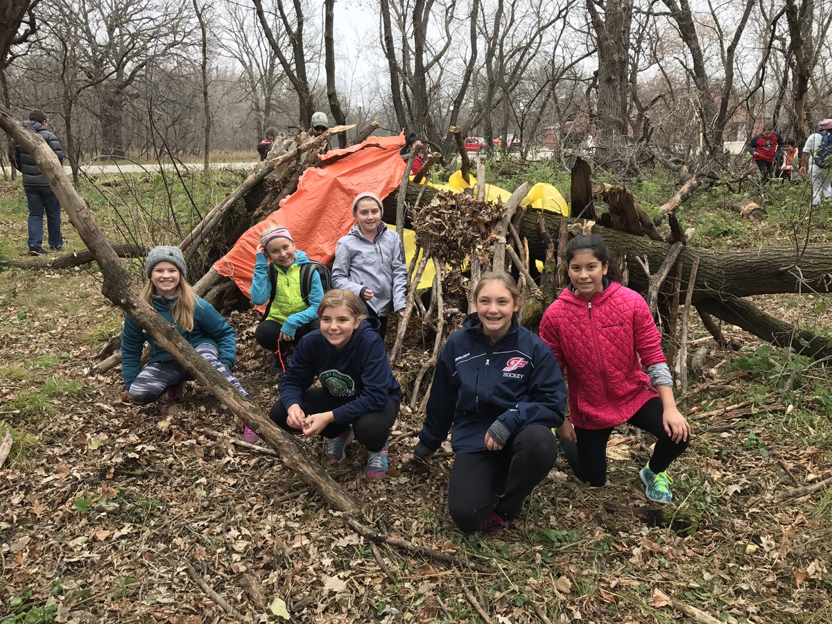 MrsThierysClass's tweet photo. #Trailblazeon #turtleriver Survival Skills- building shelters https://t.co/Y50hqCp6p9