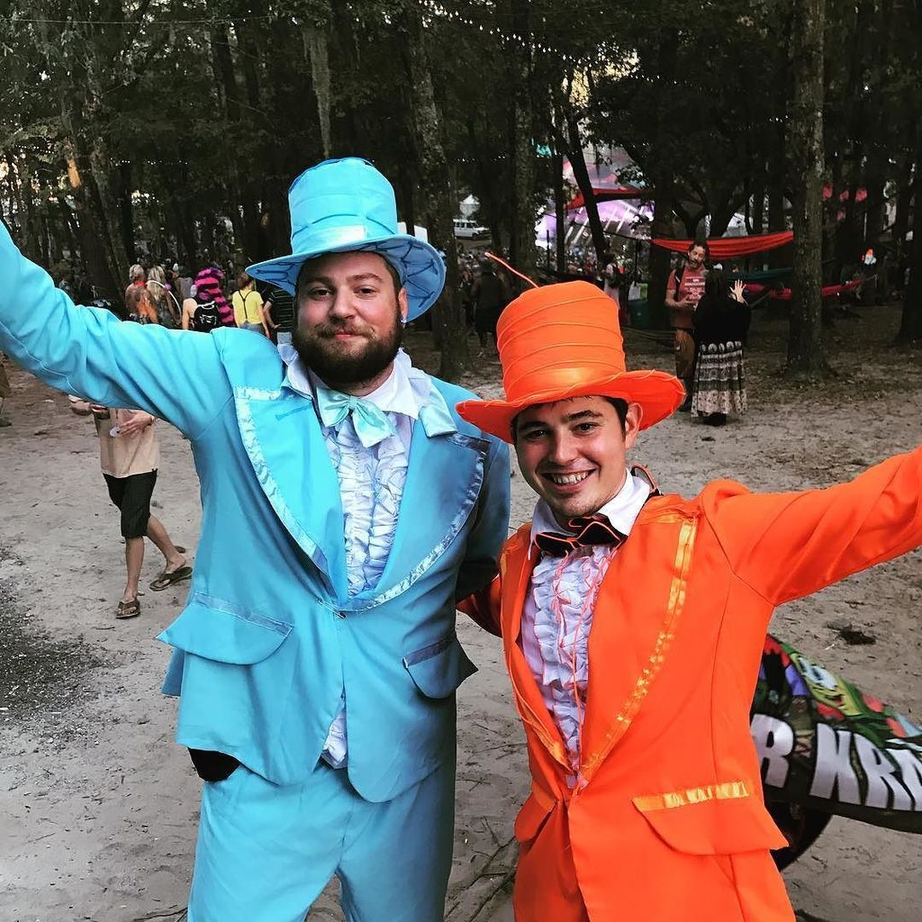 SCI_Official's tweet photo. Smart &amp; Smarter 🍻#
@hulaweenfl #HulaCrew
#Sampsonite https://t.co/MZABn1Jyq8