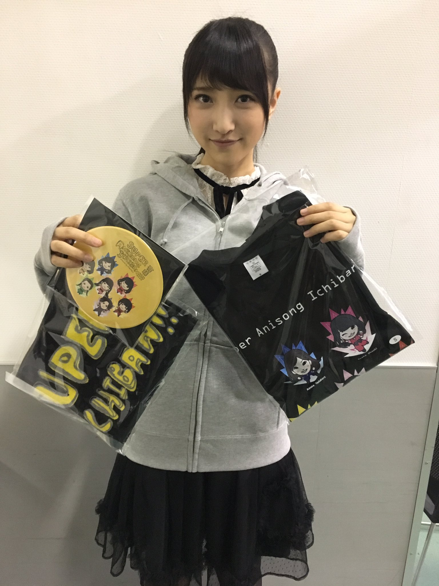 تويتر 山崎エリイ على تويتر いよいよsuper Anisong Ichiban 本番日です グッズもスーパー感がありますよ パーカー暖かいです W 山崎エリイより T Co Wtbaaixvvr