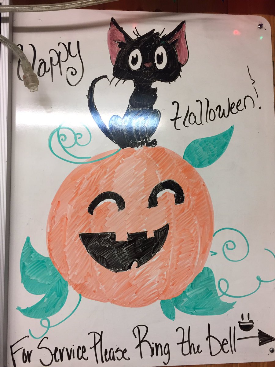 Trish7543's tweet photo. #HappyHalloween https://t.co/YwOvd7vnW3