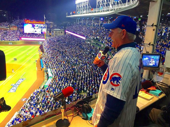 artistselman1's tweet photo. #BillMurray Take me out of the Ball Game #WrigleyField #Cubs #WorldSeries The #GoatBuster Daffy Duck #SpaceJam Hilarious MLB Moment!!! https://t.co/FyUhITP3TU