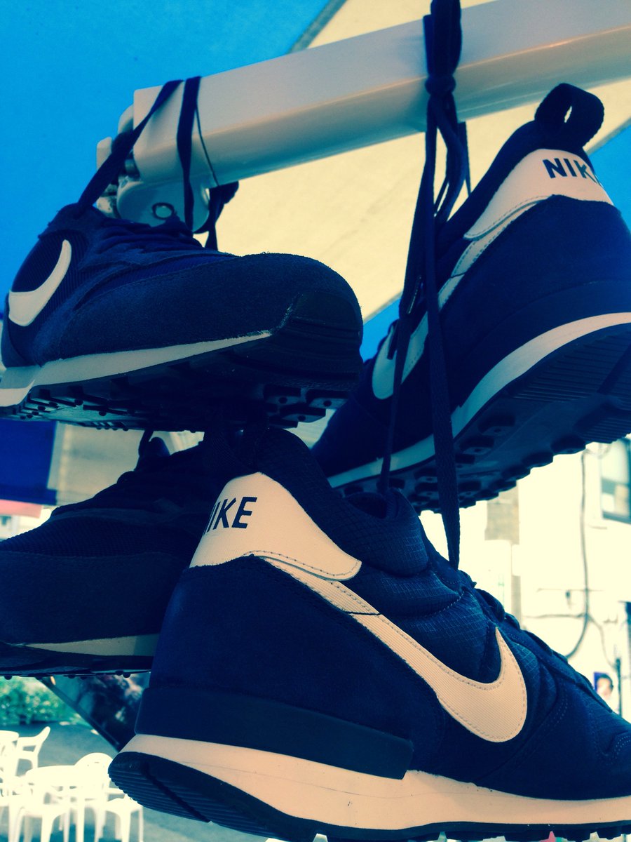 STYKT's tweet photo. #Shoefiti #nike #sneaker #mdrunner #intermationalistmid #Navy https://t.co/I5k6mi2WCE