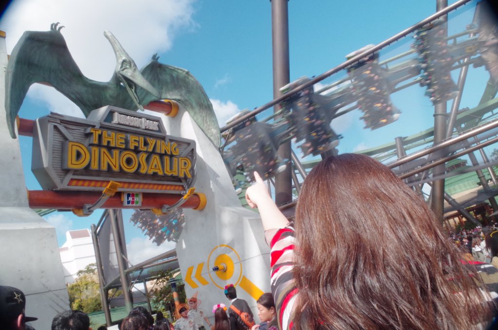 mirutanku's tweet photo. The flying Dinosaur🐥
cmっぽさ。乗ってる人たちの飛んでる感😳😳😳
#USJ #theflyingdinosaur 
#1029 https://t.co/TpDXN80D8w