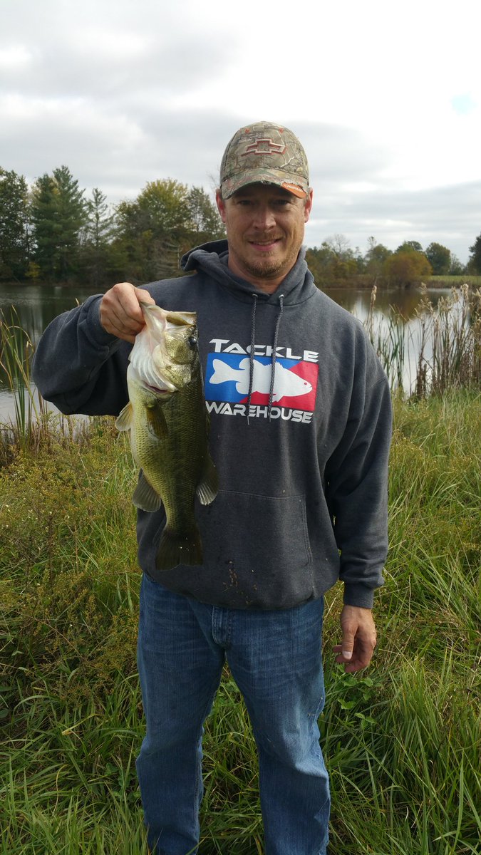 TopWaterA78's tweet photo. Got a nice 5 lbs fat bass out of a farm pond today https://t.co/OicMX9RJY0