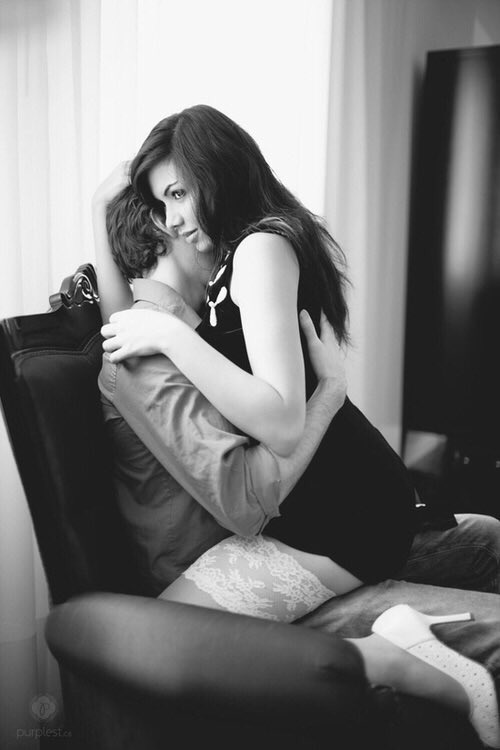 تَعٰـاليّ .
واسمحي لـيّ بِك 
واترگِي قِيّـود عادآتِك 
فـ أنتِ خُلقتِ گـ وردھ
غَير قَـابلــہ لِـ الذُبُـول 
༄༄༄༄༄