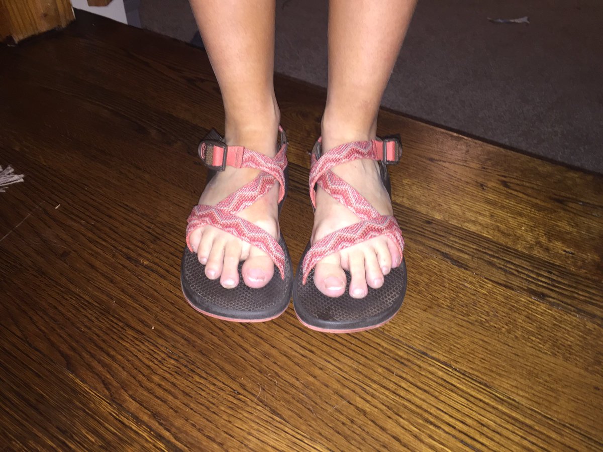 AimeeSchnay's tweet photo. Came home to my roommate wearing all of my clothes... didn't realize it was Halloween... #insultedORflattered https://t.co/k6eHBgeAd3