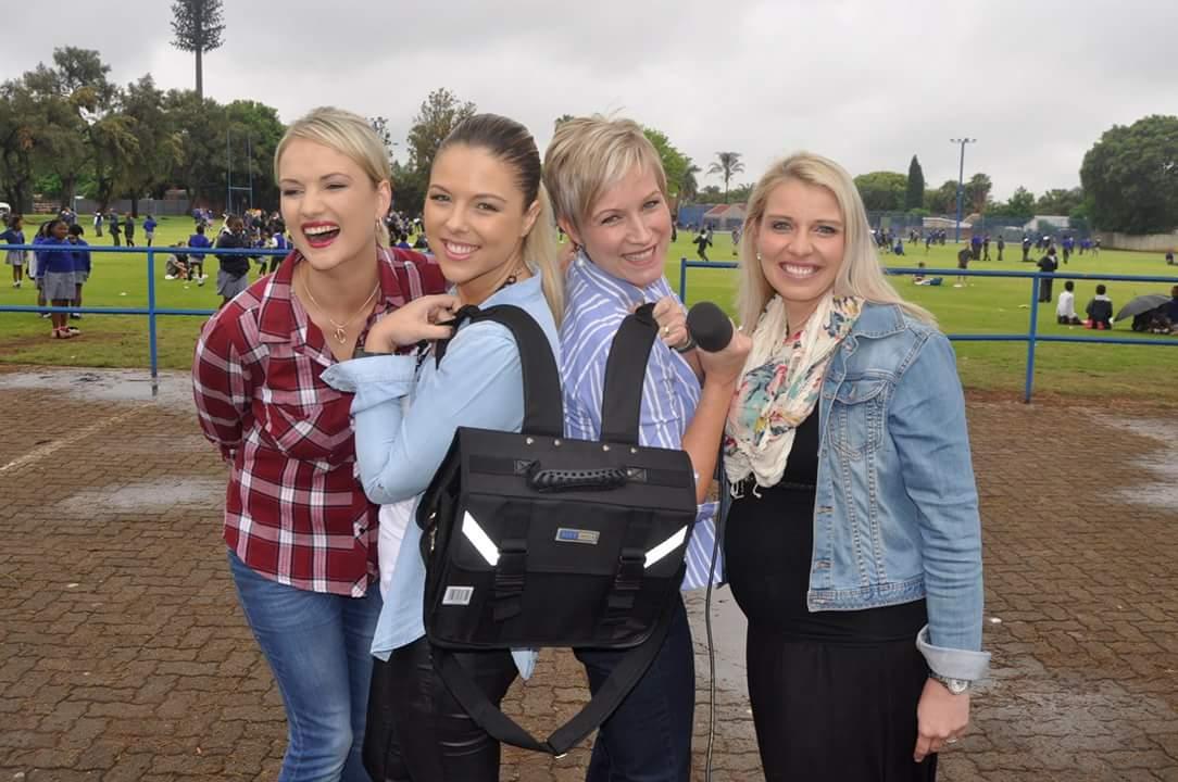 lindiestrydom's tweet photo. Dankie vir R30000 #HOOPstoot op @GrootFM #GoeieNuusVrydag v @solhelpendehand Tassieprojek! 
https://t.co/rksIlA3QIF https://t.co/QswVUGFyuZ