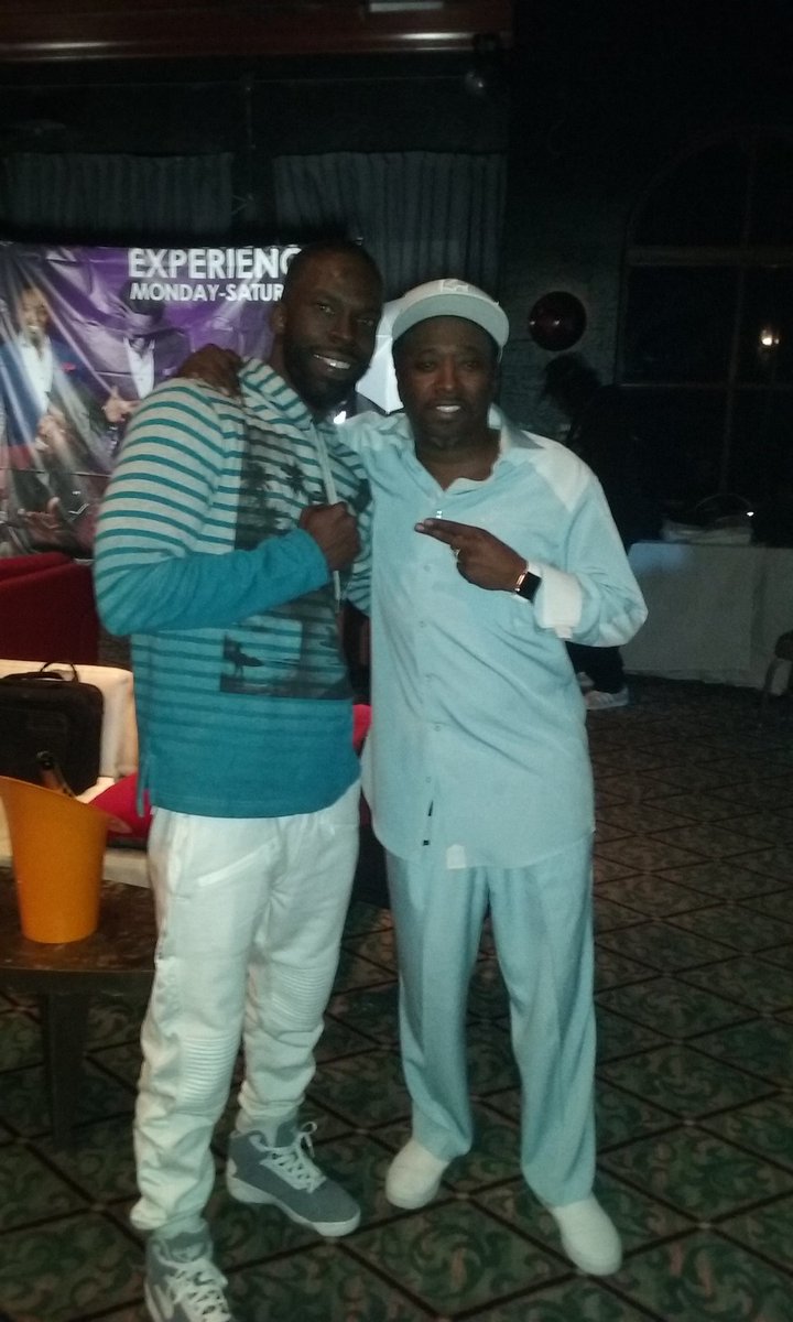 ConnieSun2's tweet photo. @EddieGriffinCom https://t.co/uZMapMaf3f he shows love #BLOCKBLUES #CONNIESUNTHE1 #CSBODY https://t.co/uPYHwG8Vjx
