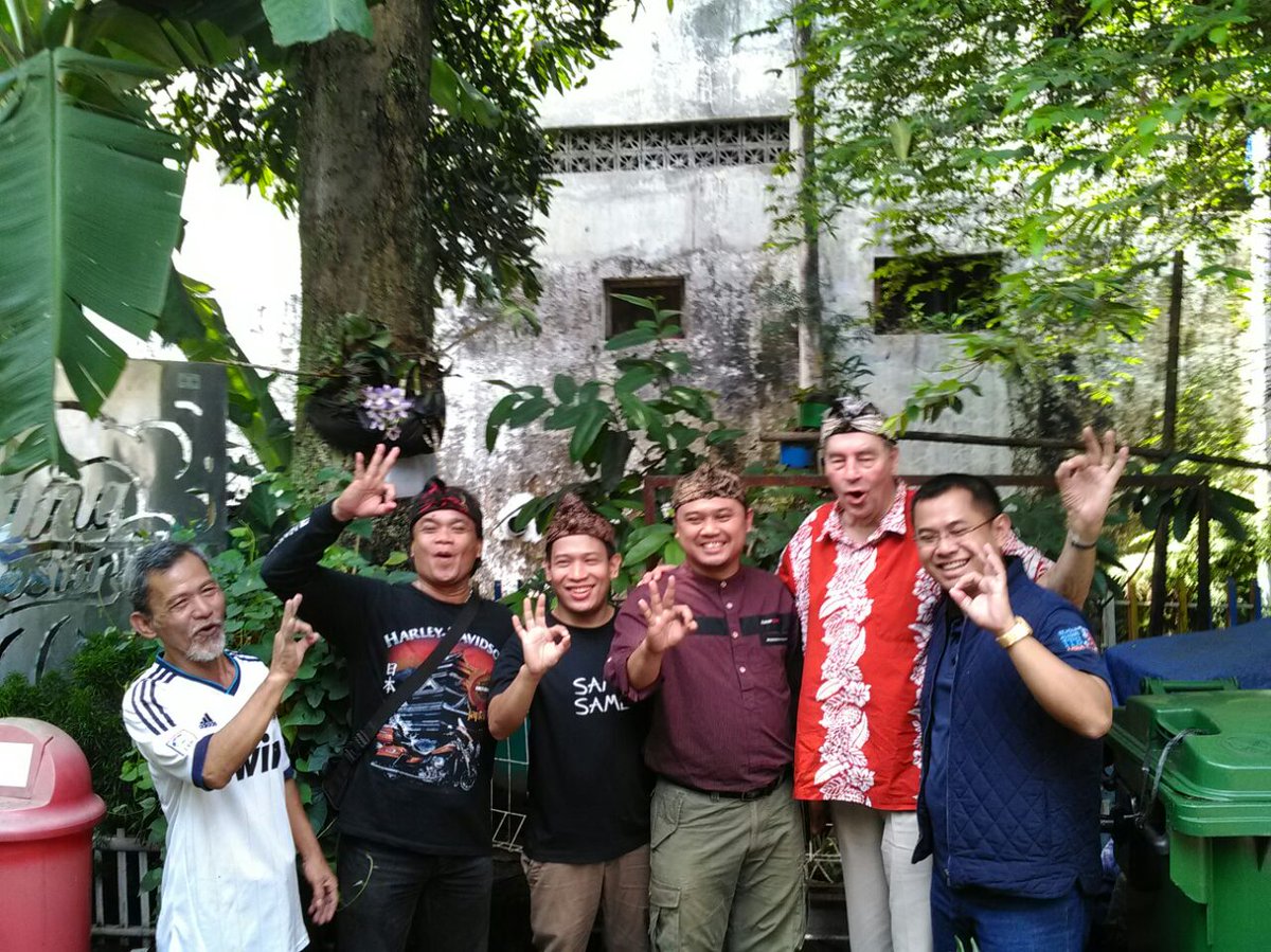 RiaIsmaria's tweet photo. Wilujeng tepang deui,  Pak @ridwankamil https://t.co/Wyf6A8c7BO