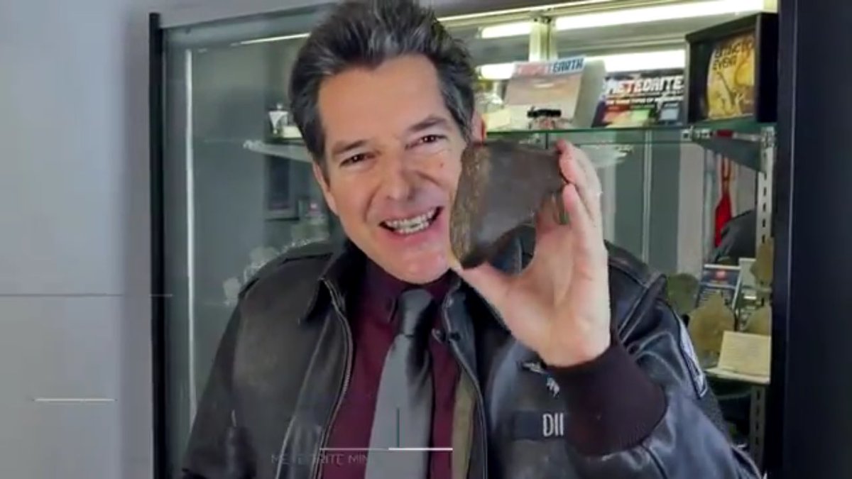 AntGill77's tweet photo. Another superb episode of @MeteoriteMinute with @geoffnotkin and a special mention to @hellospacething #MeteoriteMinute https://t.co/b7SnlAIohw