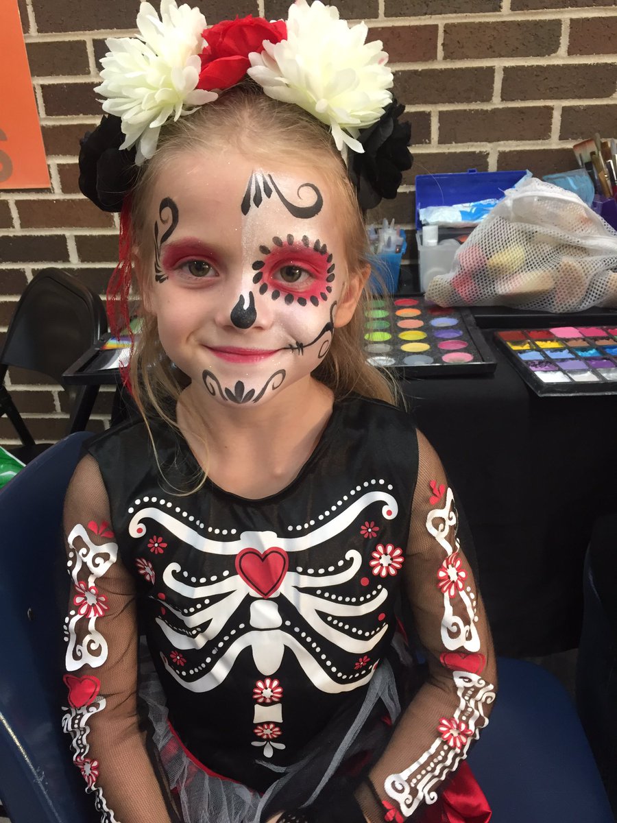 WeatherfordEl's tweet photo. #eaglescarnival https://t.co/4wxHwBztPO