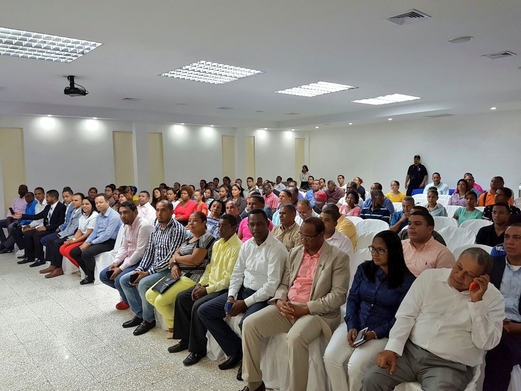 JusticialistaRD's tweet photo. Ahora en Barahora conferencia; Que es un Partido Progresista, por el senador @JCesarValentin #ValentinCreandoLideres https://t.co/6j65063jmU