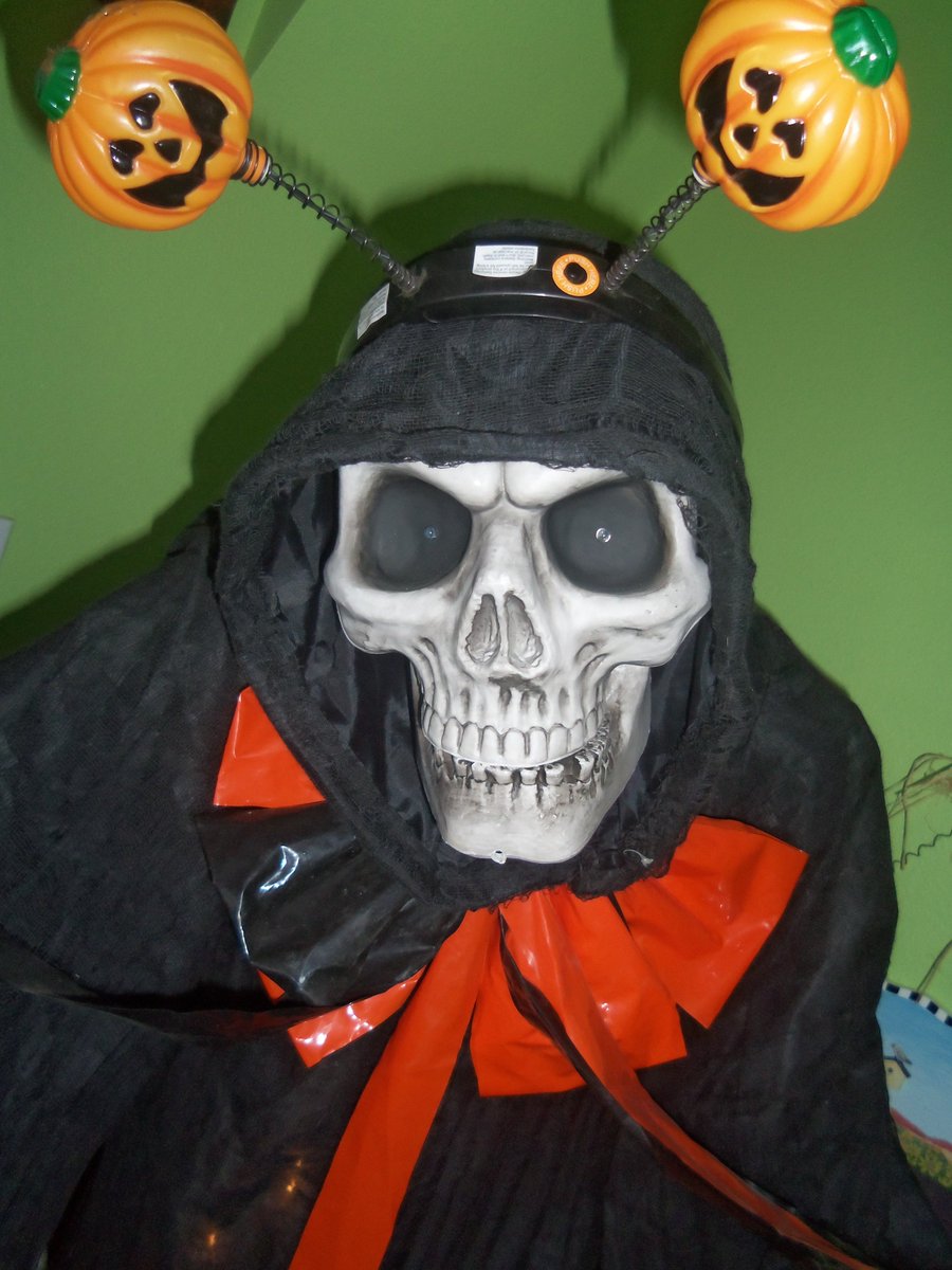 hughesplus's tweet photo. No I ain't done yet down load My #MasterRecording of #MarinCivic #HolloweenNite https://t.co/zXxtBIdd9w @LoonieGuy @wickawill @69mangoman https://t.co/OAUCLr6OIm