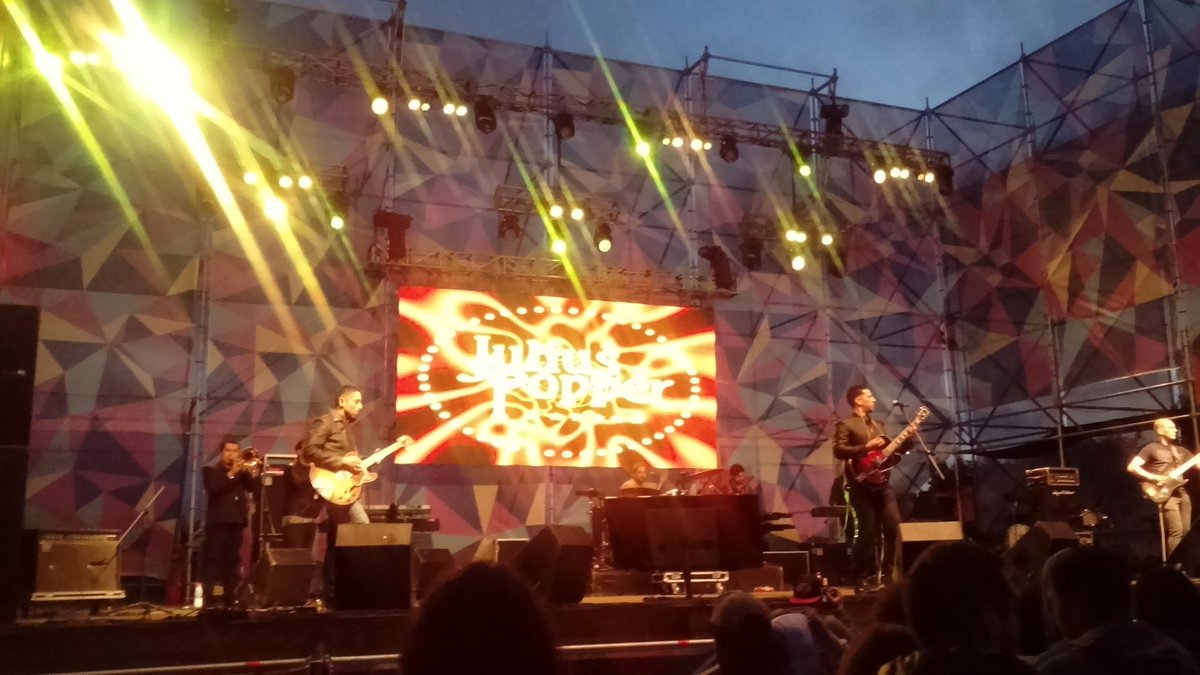paroxista's tweet photo. Celebrando con julius popper en feria emprende e innova #TransformaBiobio Concepción Crea y Produce Talentos https://t.co/mr8Vn1TtnJ
