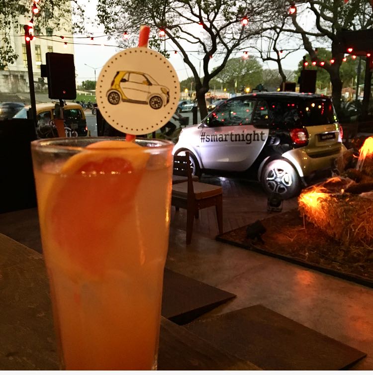 MercedesHausArg's tweet photo. Ya arrancó #smartnight en @yonkosbar. ¡Te esperamos! #smartnight #smartail #urbanjoy https://t.co/mhoQwKyxiR