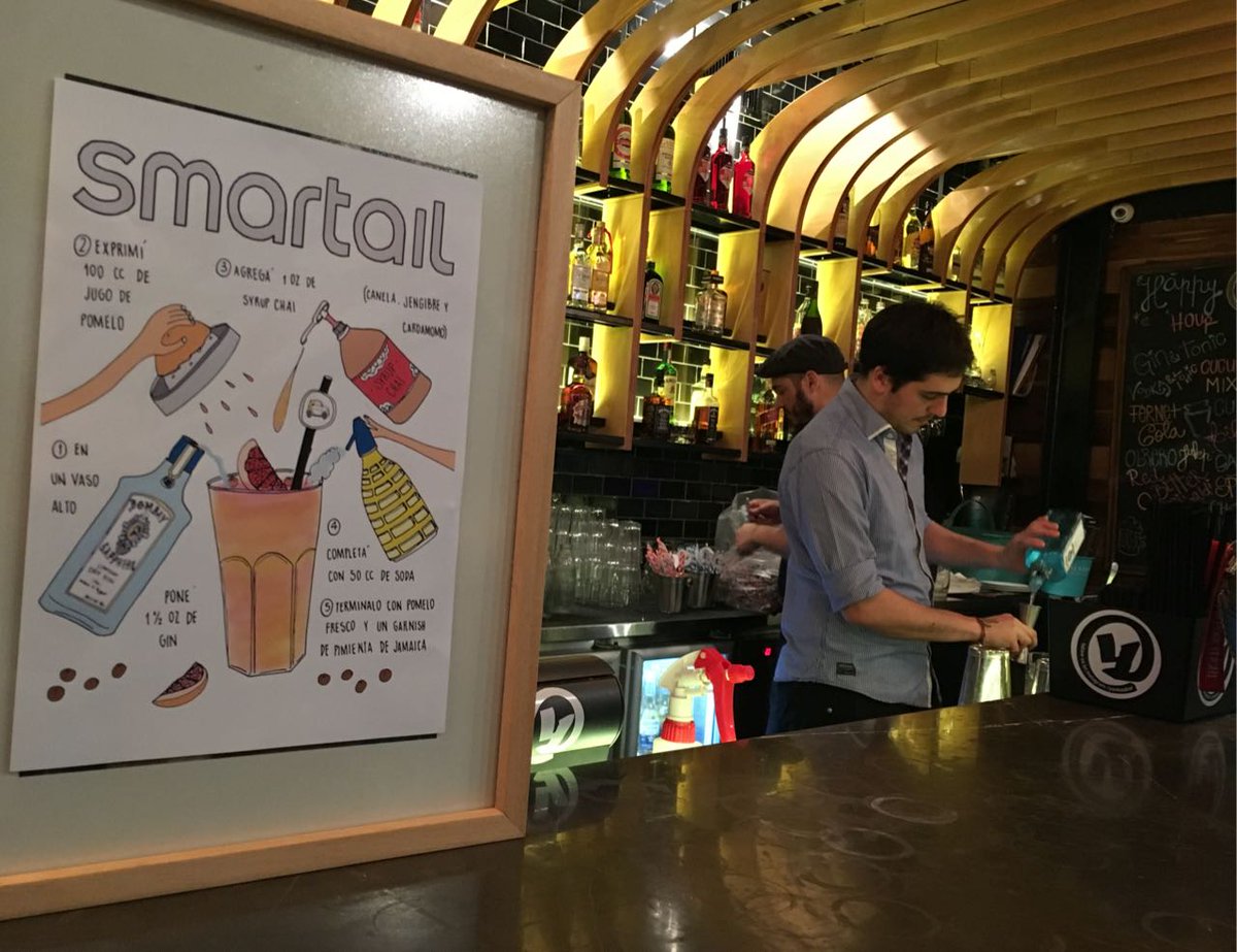 MercedesHausArg's tweet photo. Ya arrancó #smartnight en @yonkosbar. ¡Te esperamos! #smartnight #smartail #urbanjoy https://t.co/mhoQwKyxiR