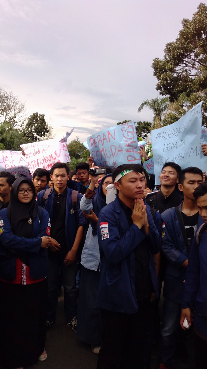 Dinikwan1's tweet photo. Mhs minta pemerinta memperhatikan pendidikan, perlindungan perempuan dan anak dan kesejeteraan nelayan pak https://t.co/6YkFne7DK1