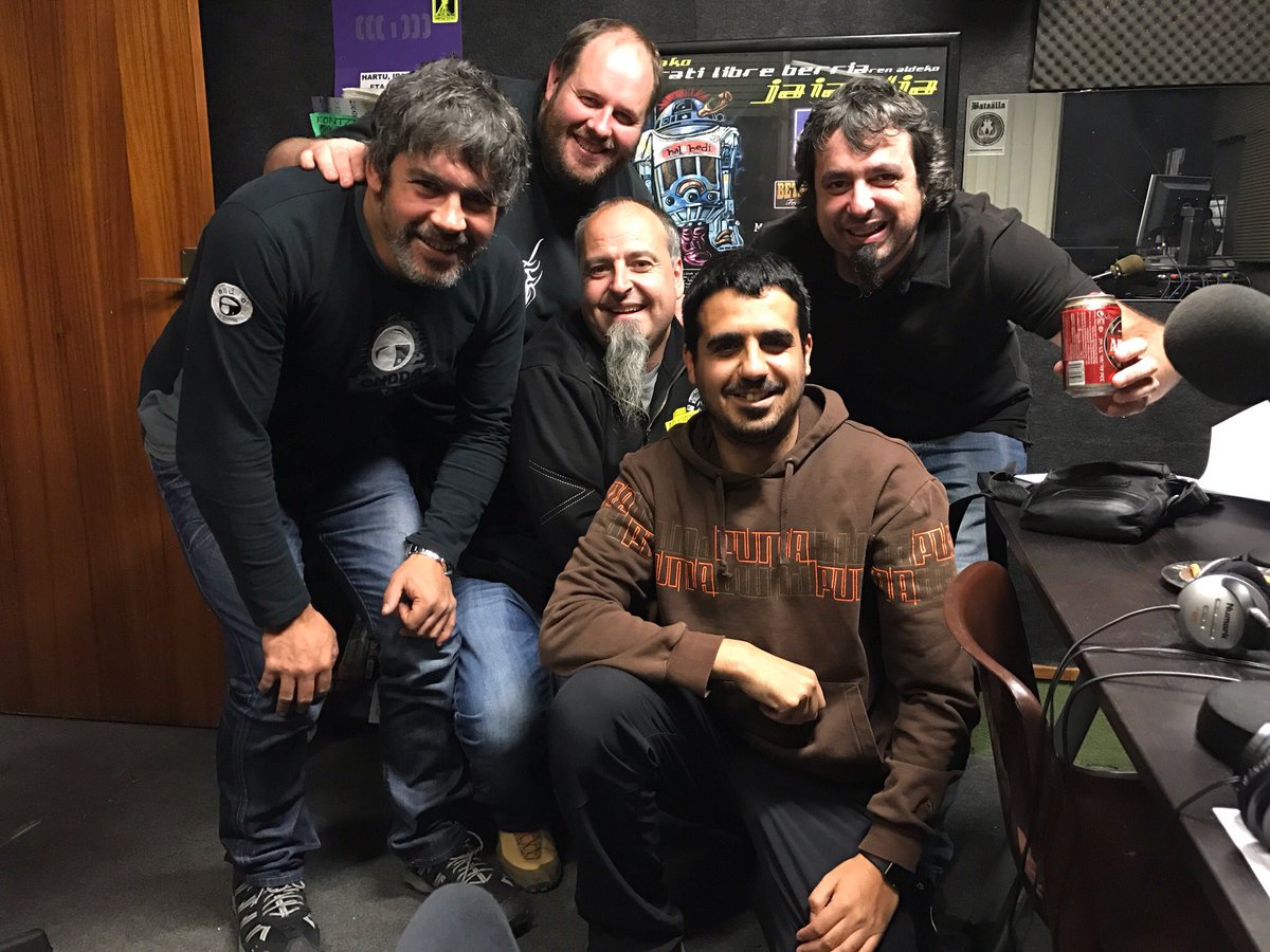 ojodagila's tweet photo. El equipo de la temporada 11. Ahora también en la fm de Zaragoza porque les ha dado la gana a @radiolagranja https://t.co/ywJ9M1PFMW