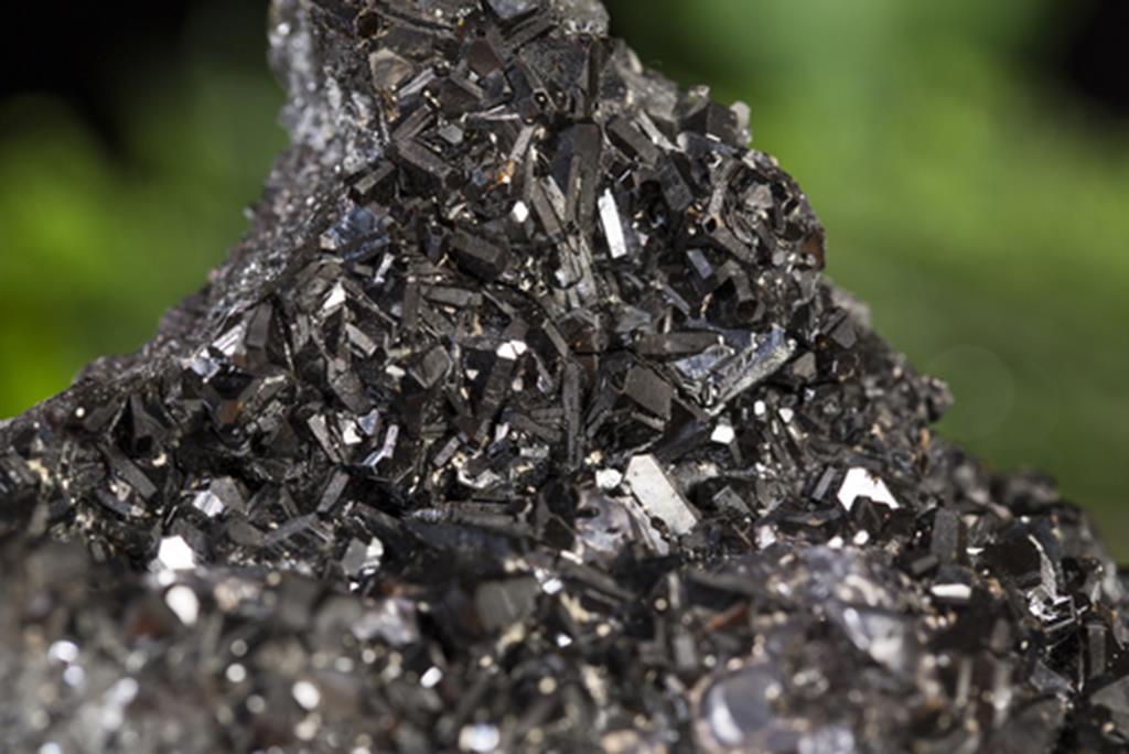 Amethyastore's tweet photo. Galena is used by healers to counter infection, protect against radiation, recover from addictions. #Galena #crystal #spiritual #meditation https://t.co/3GQ3YGWNoT