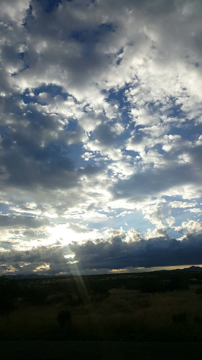 itsellieebellie's tweet photo. my drive down to the valley rn, cant stop taking pics 😍 #azlovin https://t.co/kGEilq1Qii