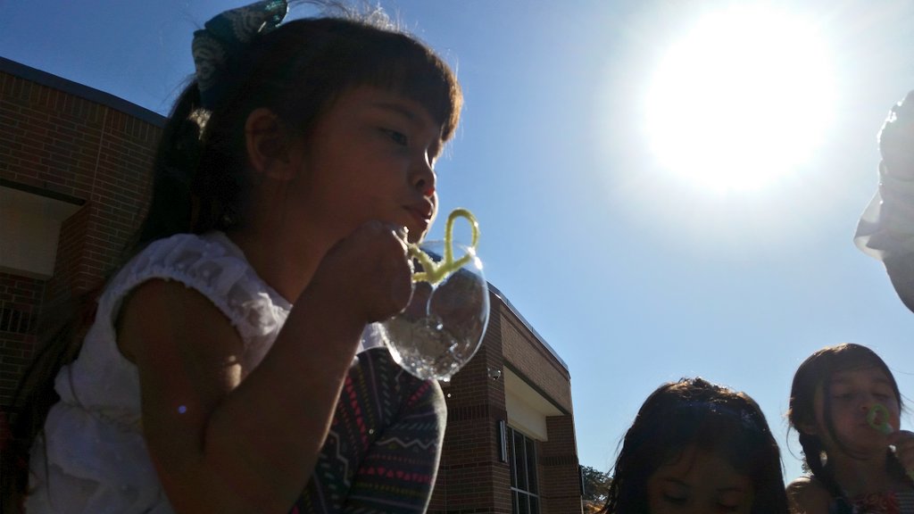 TereRuizz's tweet photo. #FunLearningFriday: matter using bubbles during spacemaker @MahaffeyKISD with @jameson_kasi & @lkelley34 We had a great time! #prekmahaffey https://t.co/33ynb8K9Xp