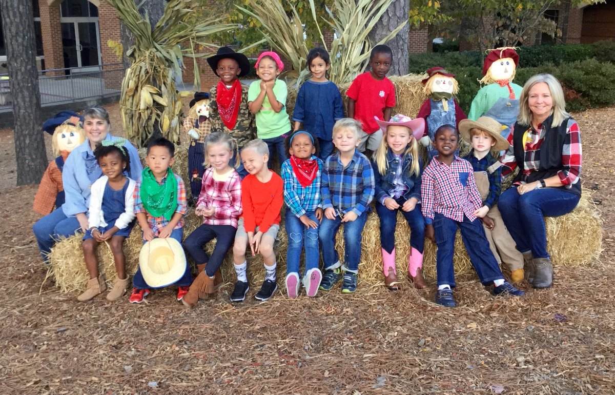 GACLSams's tweet photo. Pumpkin Patch Day at the GACS Village was hit.  The students loved the games, hayride, and getting their own pumpkin.  #GACelem #pumpkinfun https://t.co/TzEjmjdJTZ