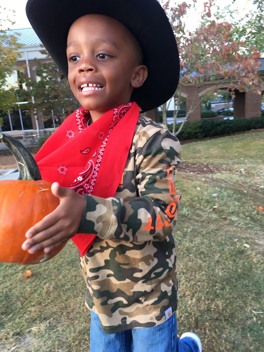 GACLSams's tweet photo. Pumpkin Patch Day at the GACS Village was hit.  The students loved the games, hayride, and getting their own pumpkin.  #GACelem #pumpkinfun https://t.co/TzEjmjdJTZ