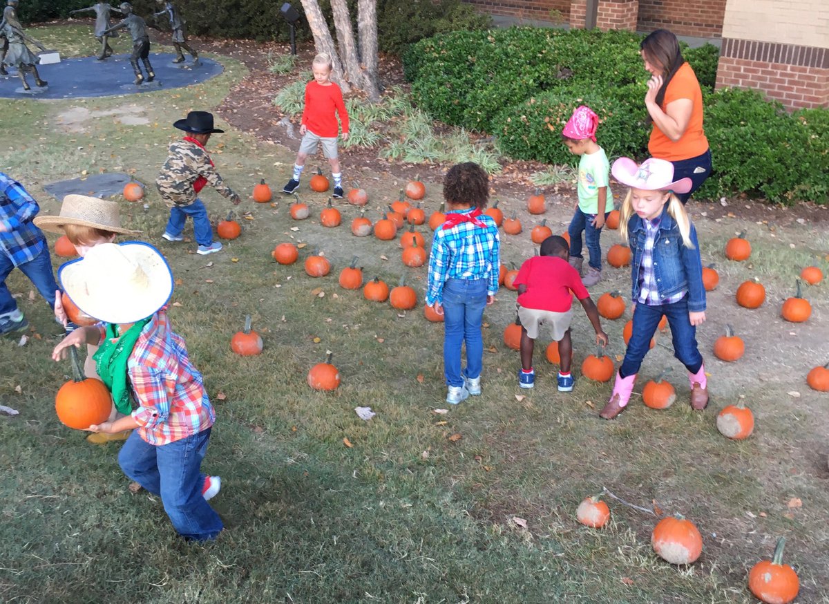 GACLSams's tweet photo. Pumpkin Patch Day at the GACS Village was hit.  The students loved the games, hayride, and getting their own pumpkin.  #GACelem #pumpkinfun https://t.co/TzEjmjdJTZ