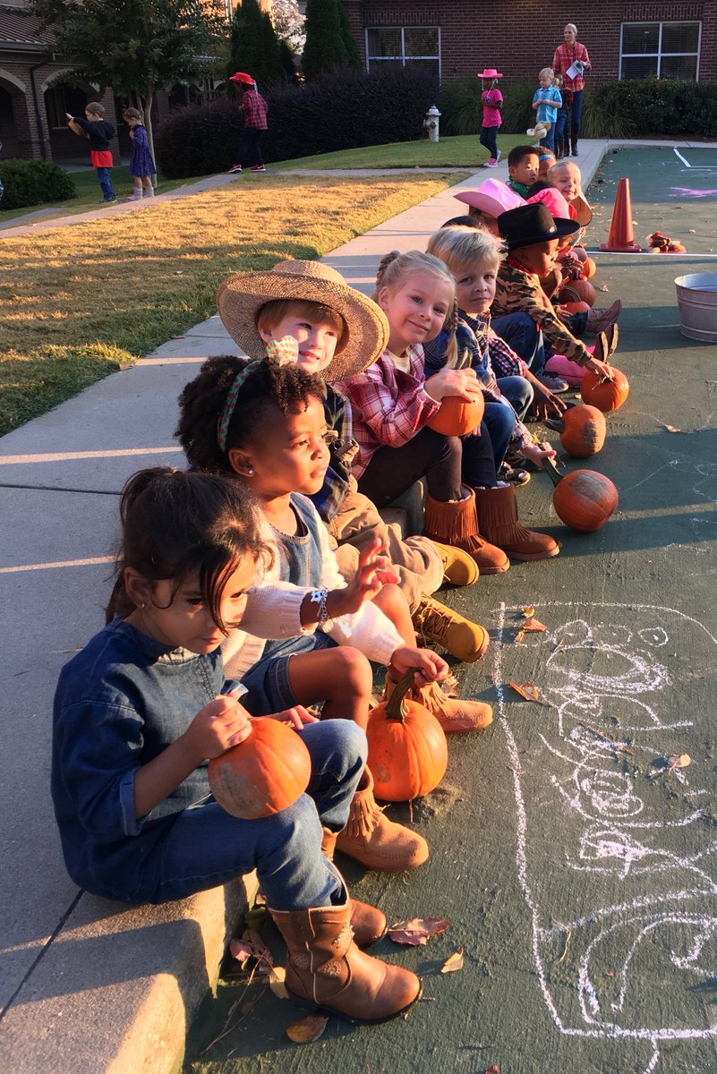 GACLSams's tweet photo. Pumpkin Patch Day at the GACS Village was hit.  The students loved the games, hayride, and getting their own pumpkin.  #GACelem #pumpkinfun https://t.co/TzEjmjdJTZ