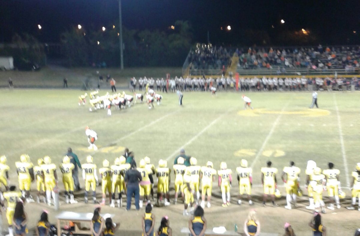 voiceofDS's tweet image. Alex Carson connects with Tre Dickerson for a @HHSBorosFBall TD. 1st/2:46 score 7-3 vs @BeechFootball. #mopattonsports #MidTNPreps